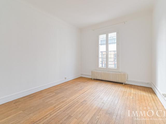 Location Appartement Rue Carves, Montrouge
