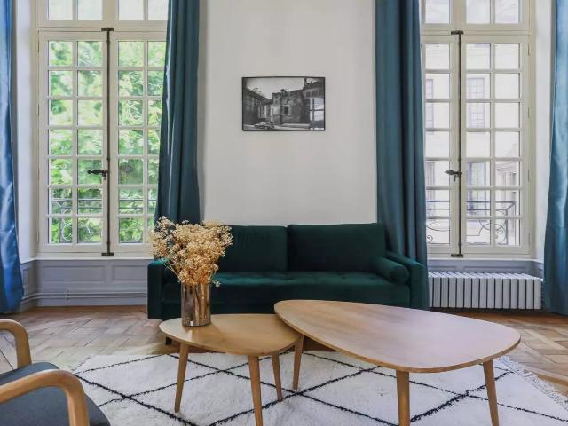 Location Appartement Rue Chanoinesse, Paris