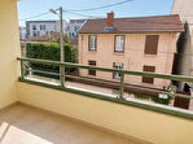 Location Appartement Rue Chantemerle, Sérézin du Rhône