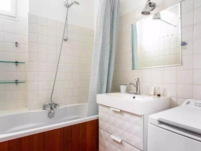 Location Appartement Rue Gabrielle, Paris