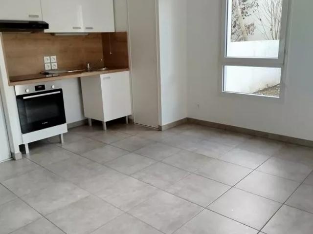 Location Appartement Rue Charles Plasse, Saint Fons