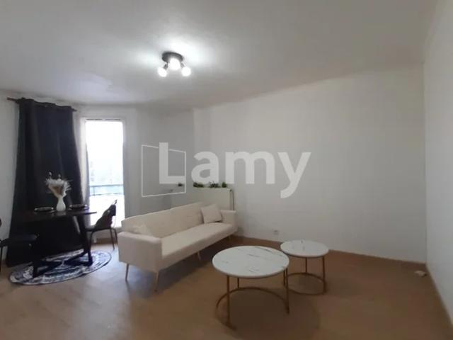 Location Appartement Rue Charlie Chaplin, Évry Courcouronnes