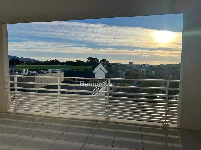Location Appartement Rue Claudie Scheiner, Marseille