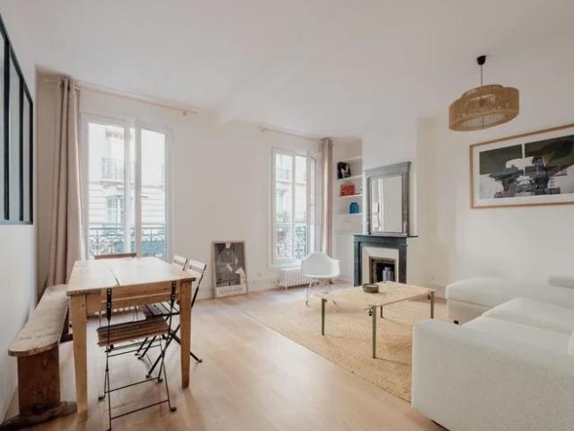 Location Appartement Rue André Gill, Paris