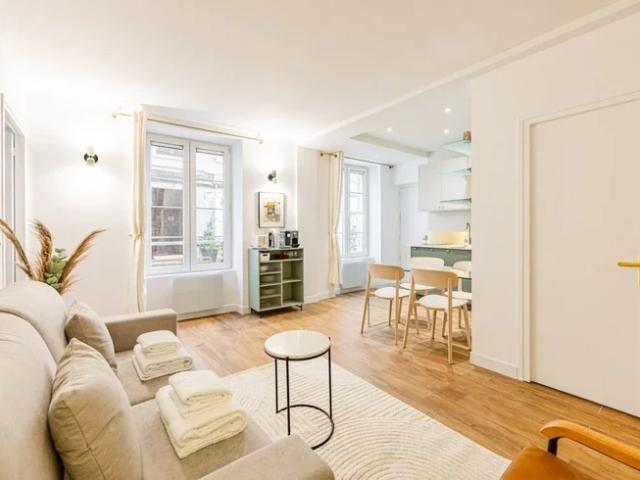 Location Appartement Rue André del Sarte, Paris