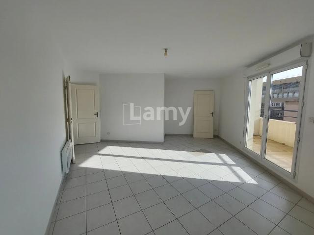 Location Appartement Rue Arnavielle, Nîmes