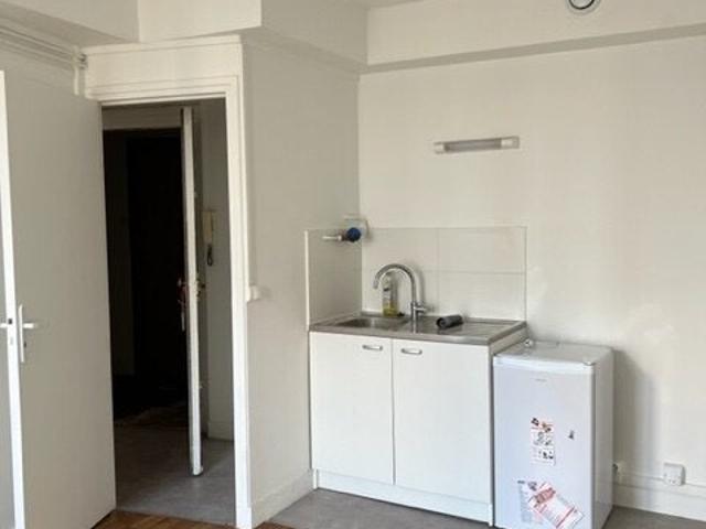 Location Appartement Rue Augustin Thierry, Paris