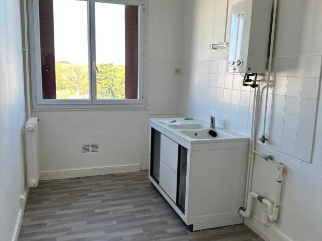 Location Appartement Rue Aujame, Commentry