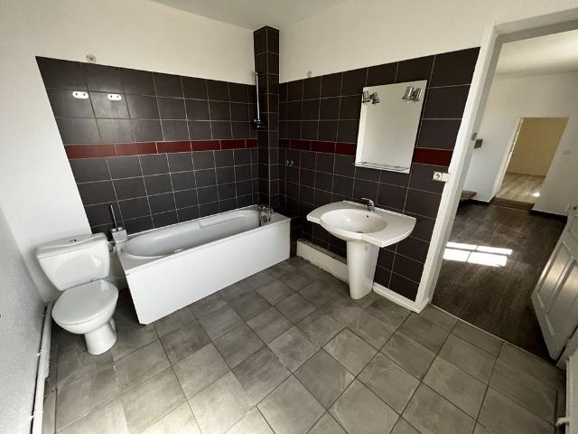 Location Appartement Rue Bayard, Faverney