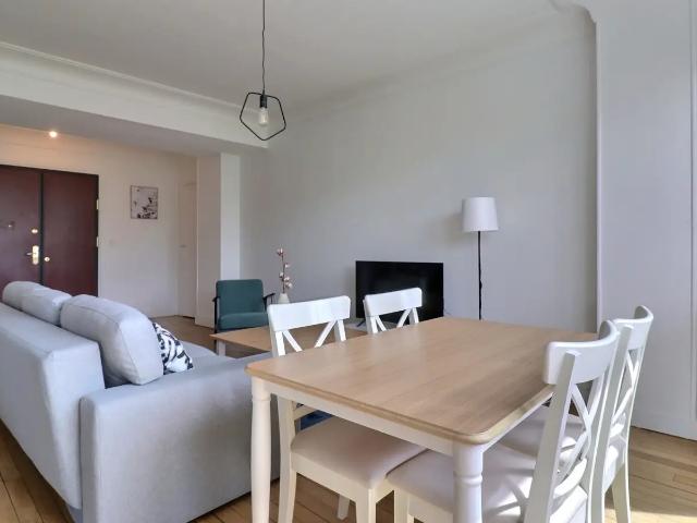 Location Appartement Rue Biot, Paris