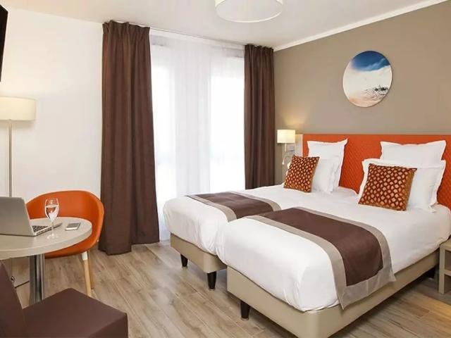 Location Appartement Rue Gaston Tessier, Paris
