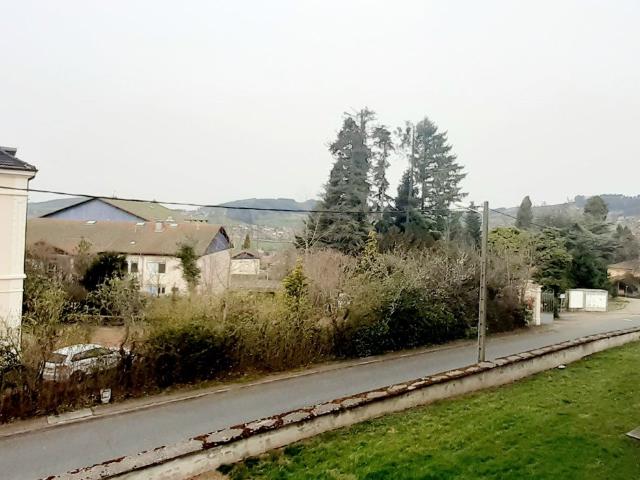 Location Appartement Rue Général Leclerc, Cours