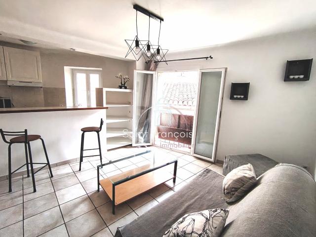 Location Appartement Rue Graecinus, Fréjus