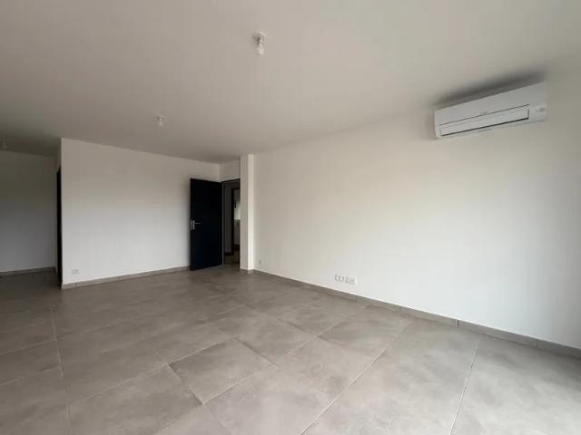 Location Appartement Rue Gustave Eiffel, Sainte Marie la Mer
