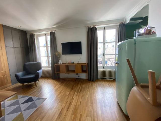 Location Appartement Rue d'Orsel, Paris
