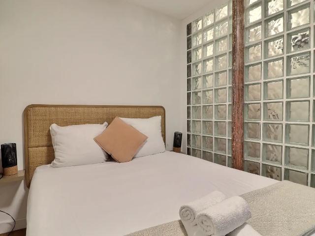 Location Appartement Rue d'Orsel, Paris