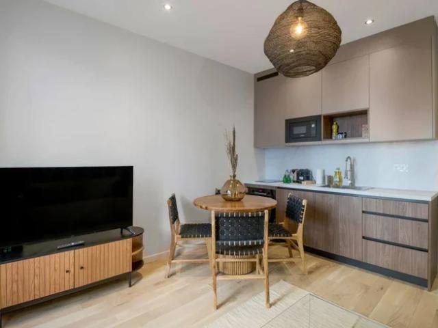 Location Appartement Rue d'Avron, Paris