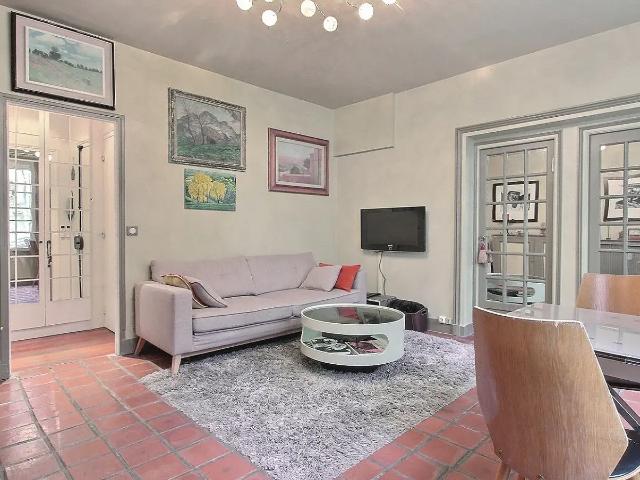 Location Appartement Rue d'Amsterdam, Paris