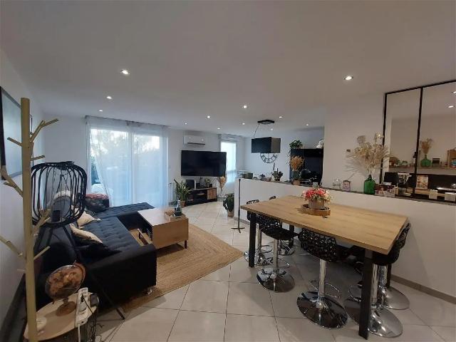 Location Appartement Rue Danielle Casanova, Saint Fons