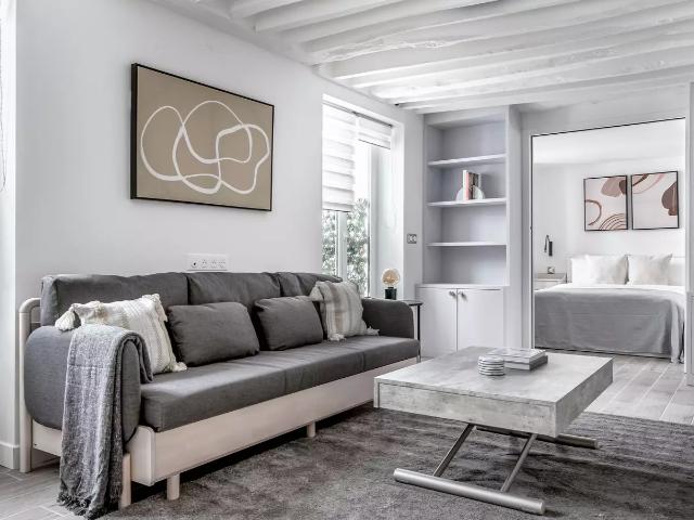 Location Appartement Rue d'Argenteuil, Paris