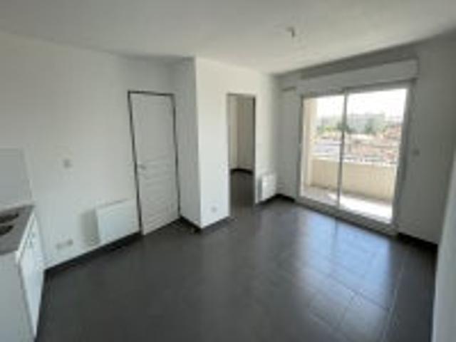Location Appartement Rue d'Arlier, Nîmes