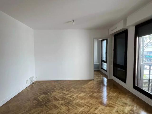 Location Appartement Rue de Cambrai, Paris