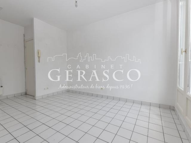 Location Appartement Rue de Chambéry, Paris