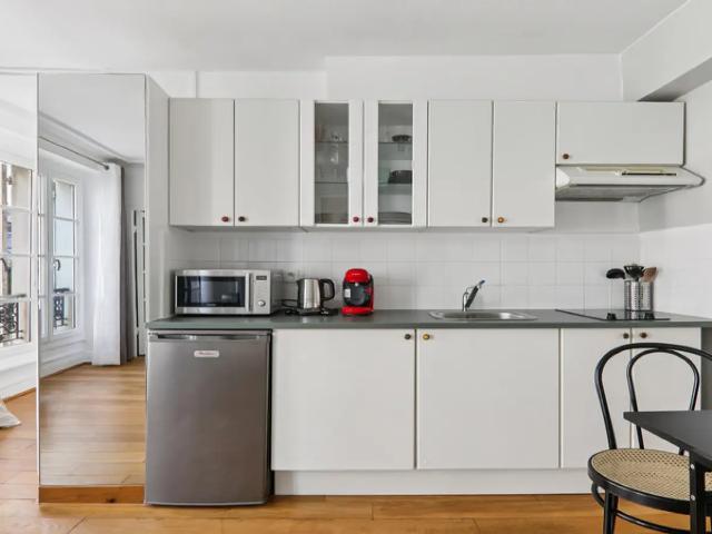 Location Appartement Rue de Charenton, Paris