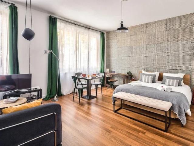 Location Appartement Rue de Chazelles, Paris