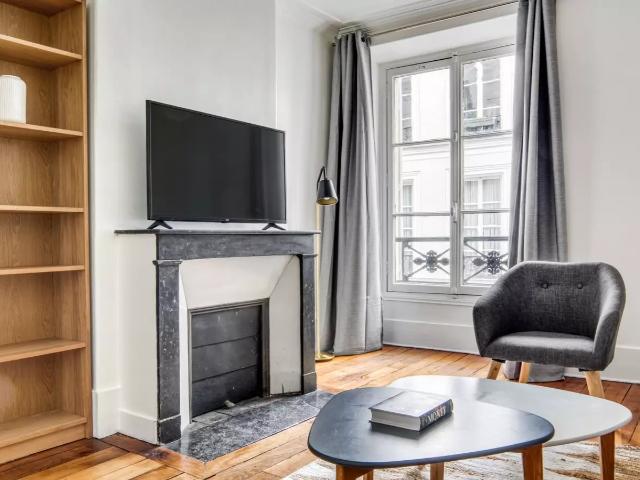 Location Appartement Rue de Bourgogne, Paris