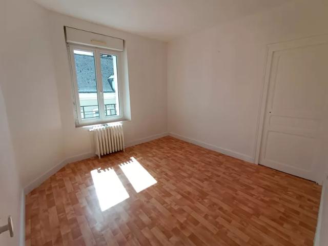 Location Appartement Place de l'Église, Marolles les Braults