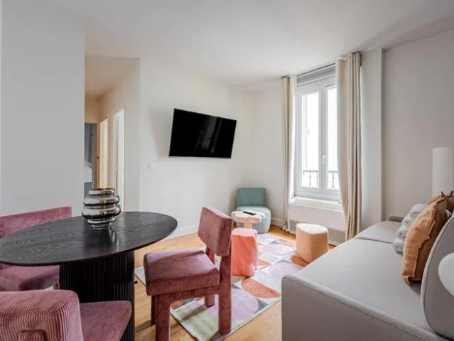 Location Appartement Rue de Bassano, Paris