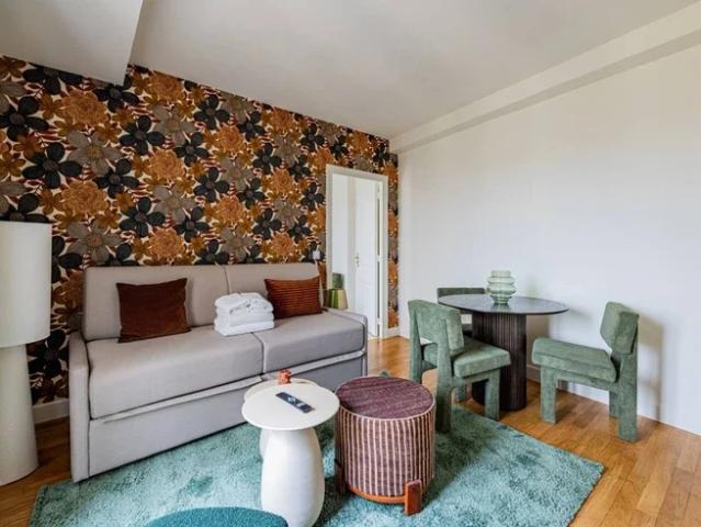 Location Appartement Rue de Bassano, Paris