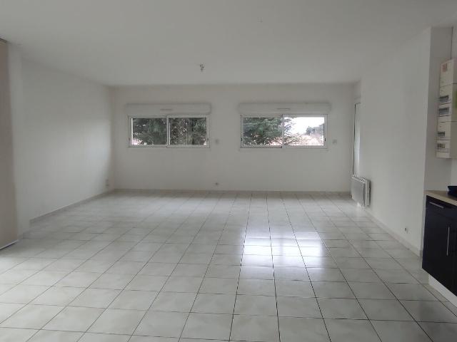 Location Appartement Rue de Bel Ébat, Loches