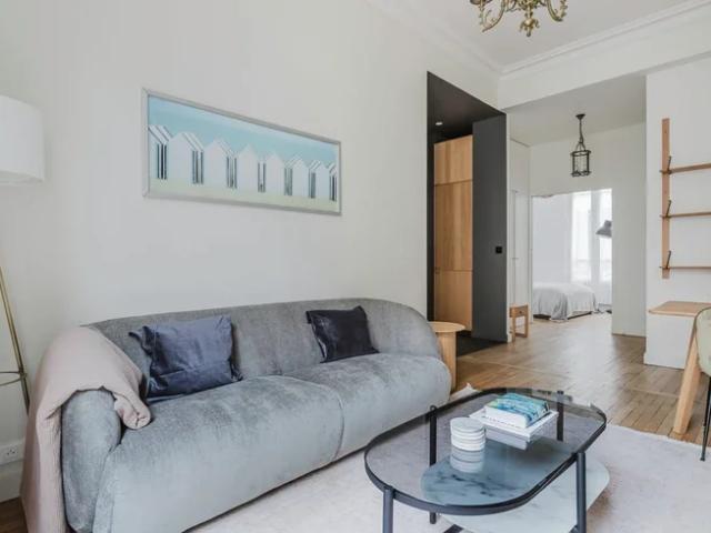 Location Appartement Rue de Grenelle, Paris