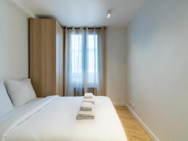 Location Appartement Rue de Grenelle, Paris