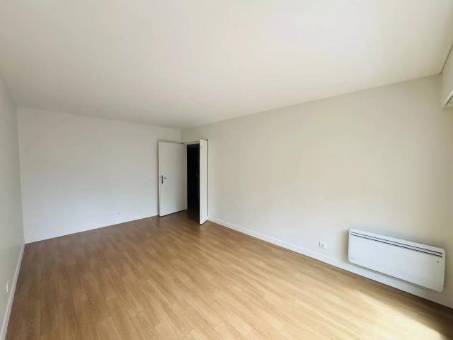 Location Appartement Rue de Lourmel, Paris