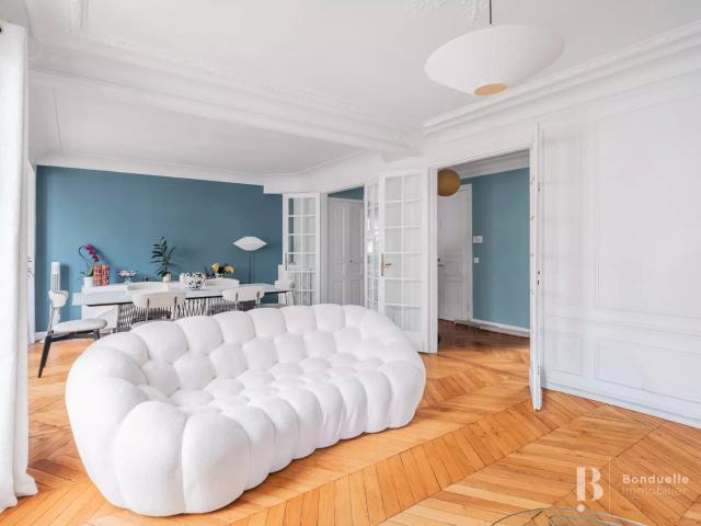 Location Appartement Rue de Longchamp, Paris