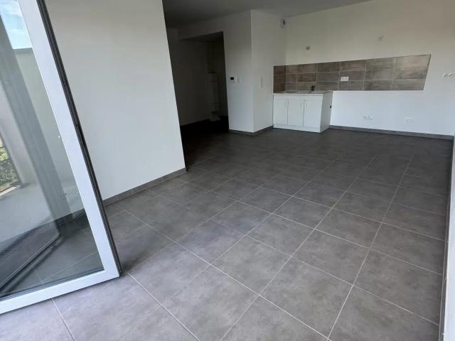 Location Appartement Rue de la Coopérative, Saint Julien les Villas