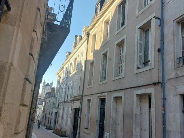 Location Appartement Rue de la Cathédrale, Poitiers