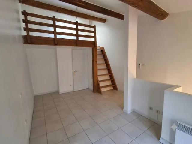 Location Appartement Rue de la Bergerie, Bezouce