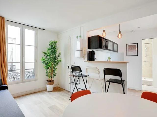 Location Appartement Rue de la Jonquière, Paris