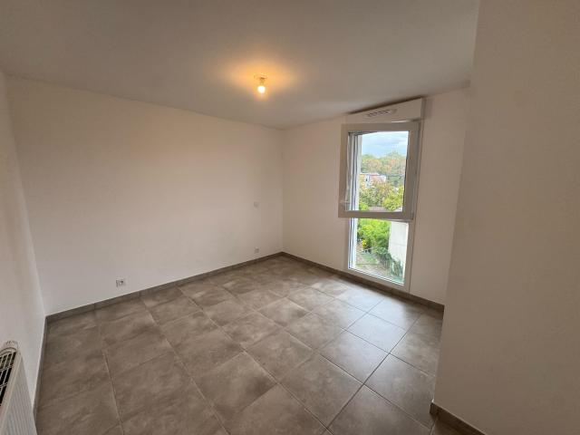 Location Appartement Rue de la Lampe, Linas