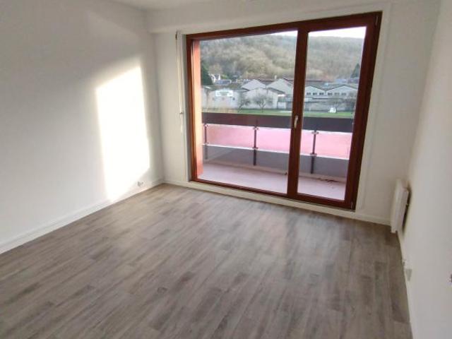 Location Appartement Rue de la Légende, Château Regnault
