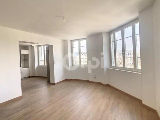 Location Appartement Avenue Charles de Gaulle, Terrasson Lavilledieu
