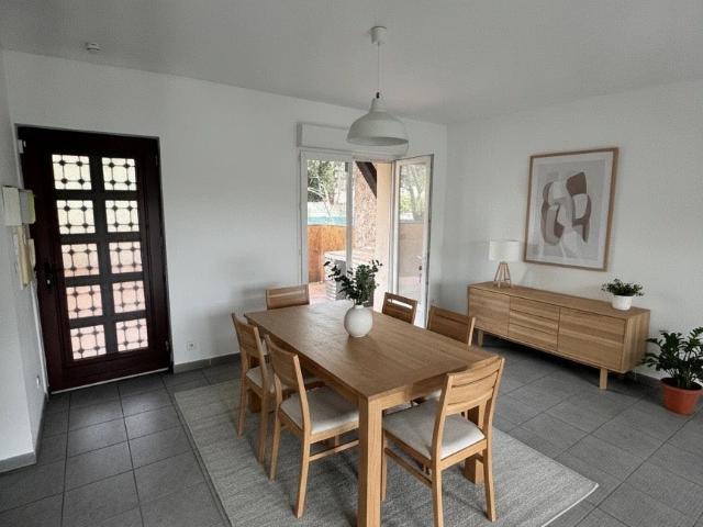 Location Appartement Rue de la Pitié, Nîmes