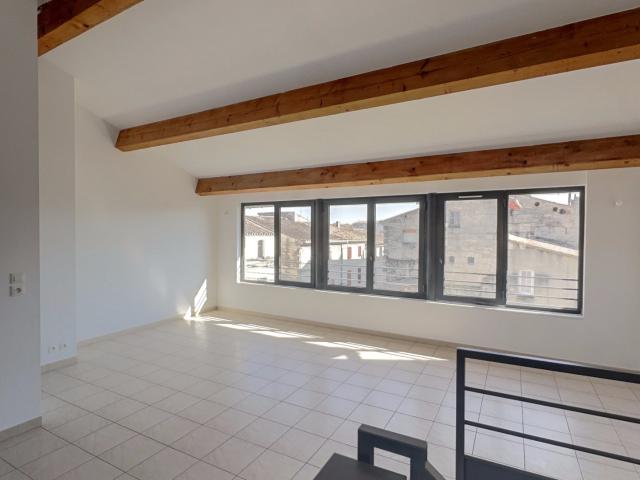 Location Appartement Rue de la Pitié, Nîmes