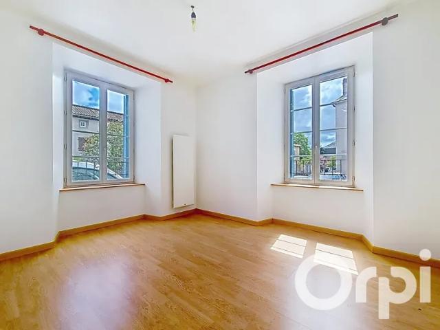 Location Appartement Rue de la Quintaine, Ruynes en Margeride