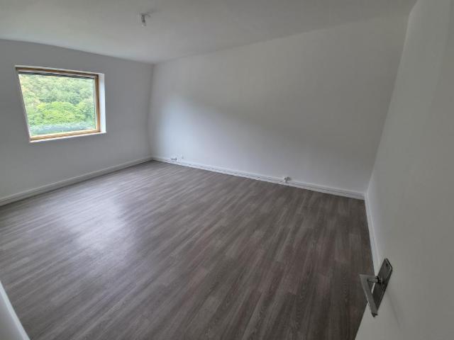 Location Appartement Rue de la Rochette, Château Regnault