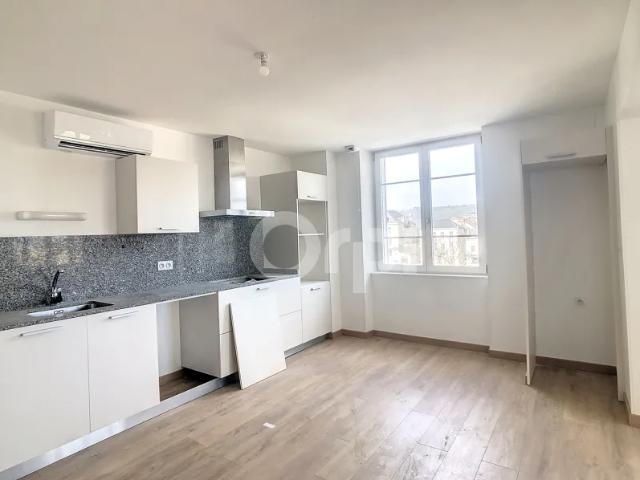 Location Appartement Rue de la République, Terrasson Lavilledieu